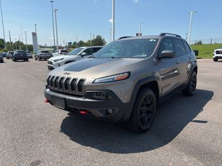 Used 2016 Jeep Cherokee Trailhawk w/ Comfort/Convenience Group AWD/4WD video 1