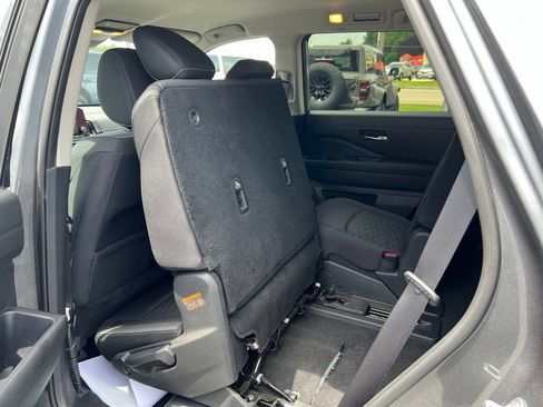 Used 2022 Nissan Pathfinder SV AWD/4WD image 38