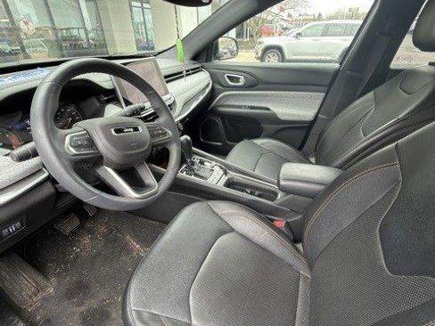 Used 2023 Jeep Compass Latitude image 9