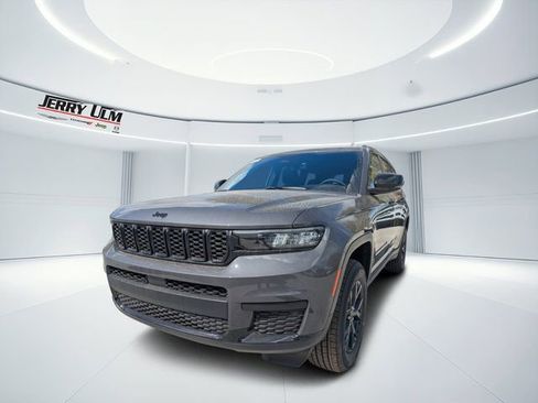 New 2025 Jeep Grand Cherokee L Altitude image 6