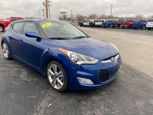 Used 2017 Hyundai Veloster Value Edition image 3