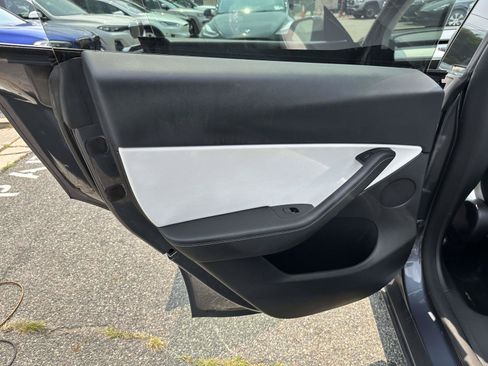 Used 2022 Tesla Model Y Performance AWD/4WD image 18