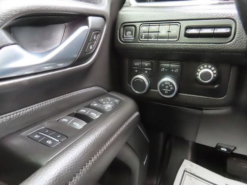 Used 2021 GMC Yukon Denali w/ Denali Premium Package AWD/4WD image 35