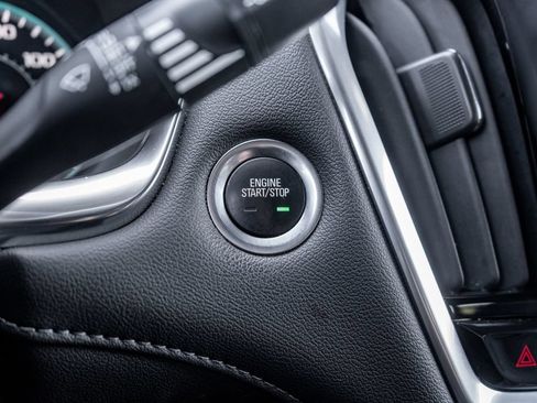 Used 2023 Chevrolet Traverse LT FWD image 24