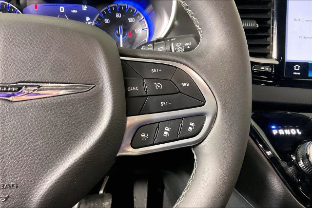Used 2026 Chrysler Pacifica Select FWD image 10
