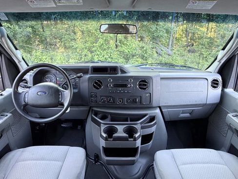 Used 2012 Ford E-350 and Econoline 350 XLT RWD image 13