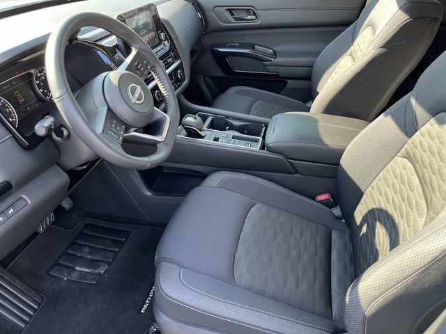 Used 2025 Nissan Pathfinder SV FWD image 27