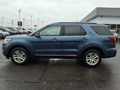 Used 2019 Ford Explorer XLT w/ Equipment Group 202A image 2