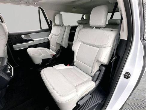 Certified 2025 Ford Expedition Max Platinum w/ Driver's Package AWD/4WD image 26