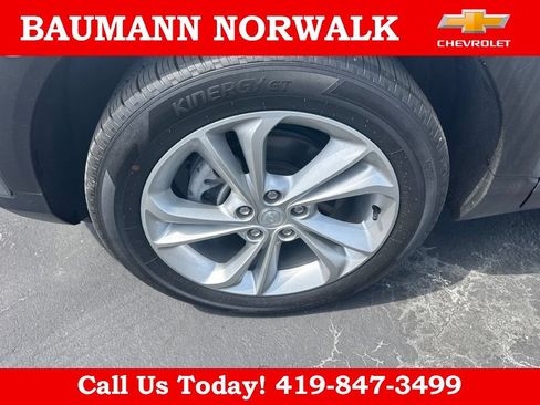 Used 2023 Buick Encore GX Preferred w/ Cold Weather Comfort Package FWD image 9