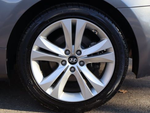 Used 2010 Hyundai Genesis 3.8 image 41