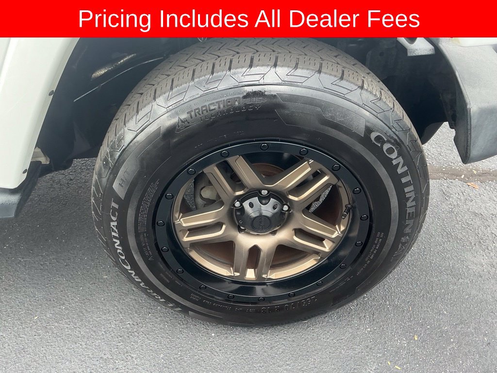 Used 2013 Jeep Wrangler Unlimited Sahara w/ Dual Top Group AWD/4WD image 20