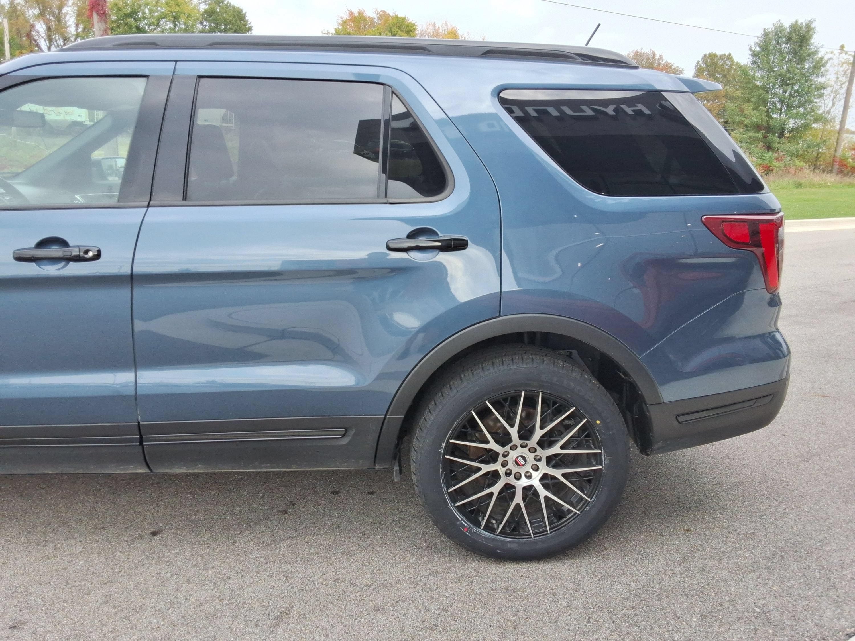 Used 2019 Ford Explorer Sport w/ Equipment Group 401A AWD/4WD image 17