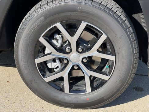 New 2025 Jeep Grand Cherokee Limited image 36