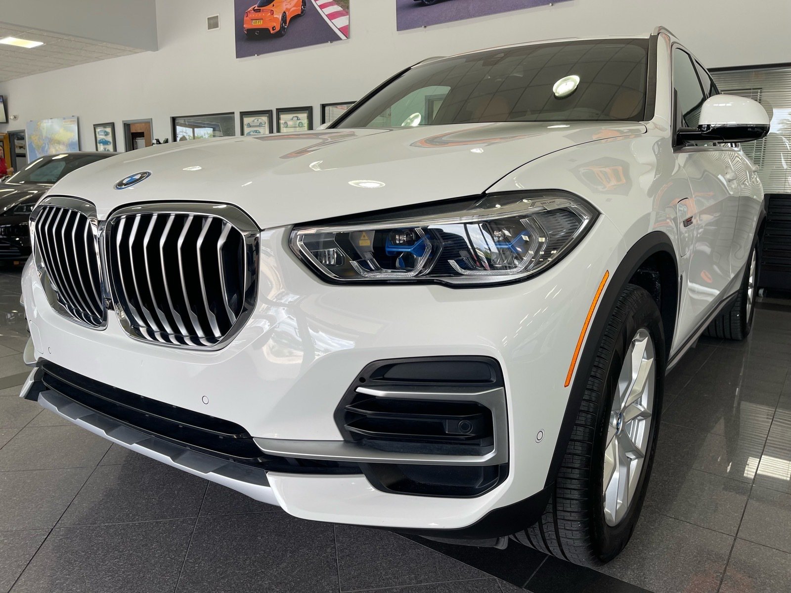 Used 2023 BMW X5 xDrive45e w/ Executive Package AWD/4WD image 11