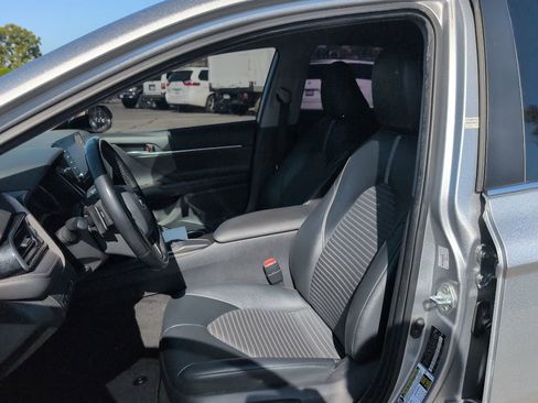 Used 2021 Toyota Camry SE w/ Convenience Package FWD image 9