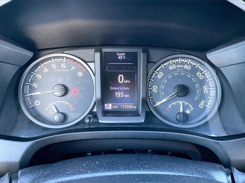 Used 2017 Toyota Tacoma TRD Sport image 12