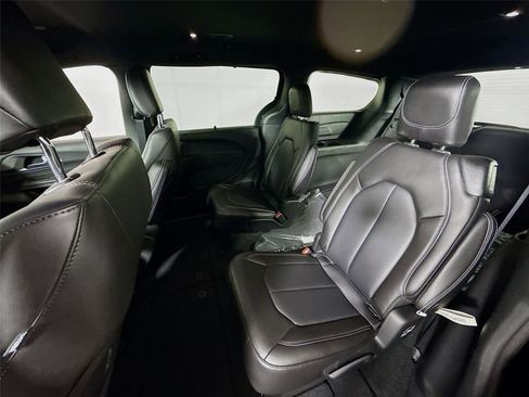New 2026 Chrysler Pacifica Select image 17