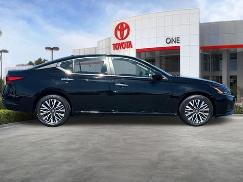 Used 2025 Nissan Altima 2.5 SV AWD/4WD image 3