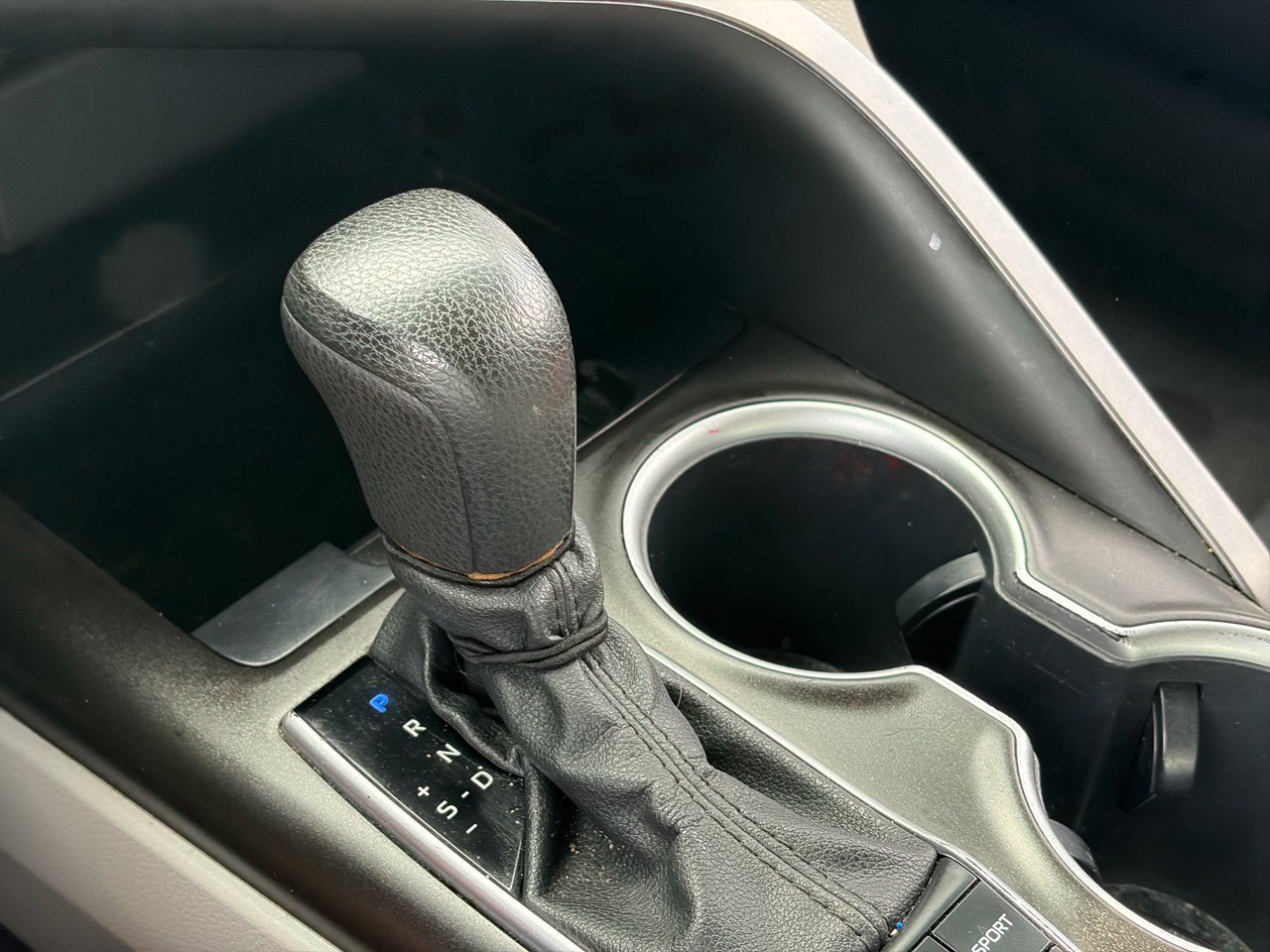 Used 2022 Toyota Camry LE FWD image 8