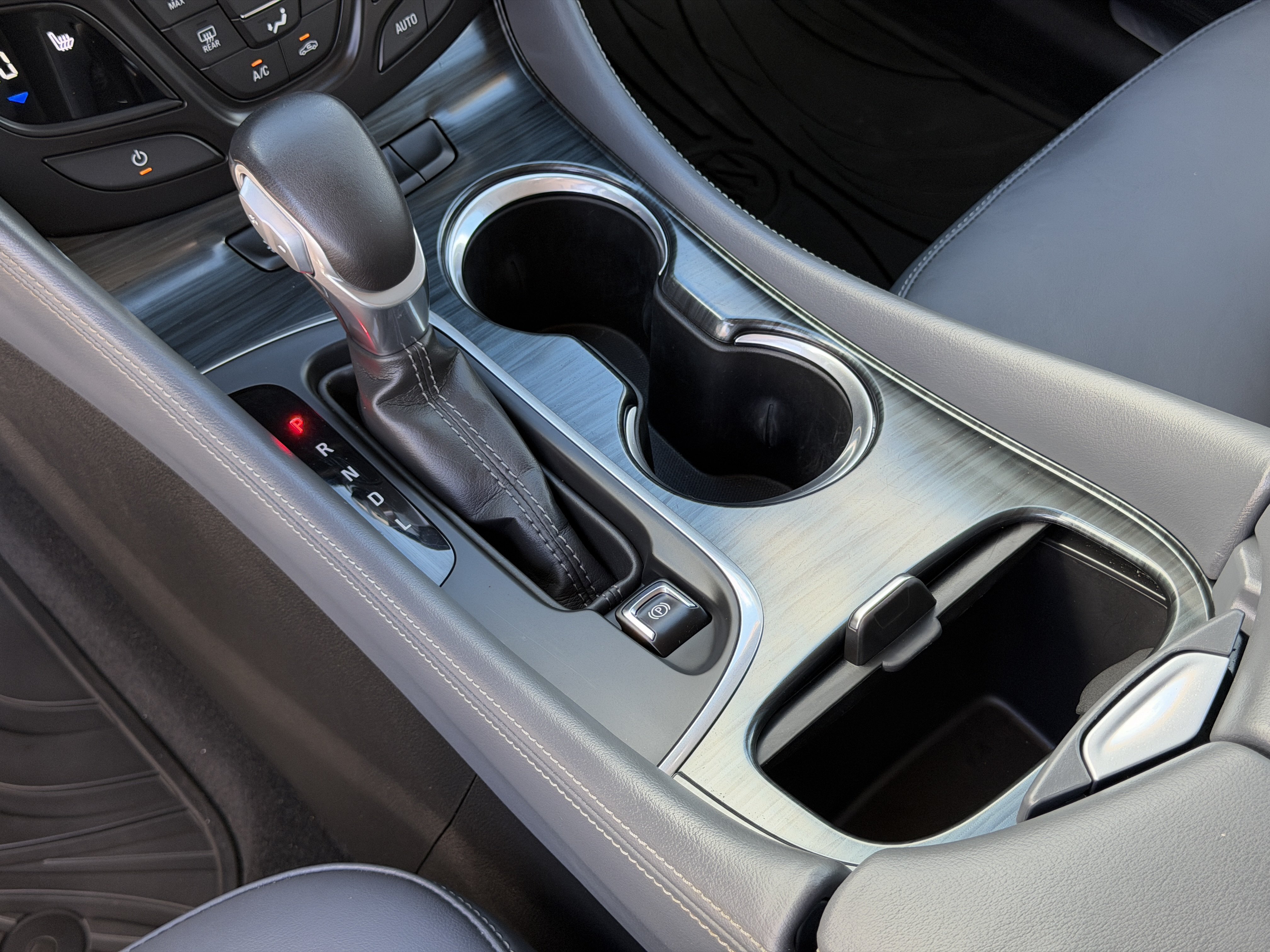 Used 2019 Buick Envision Essence FWD image 30