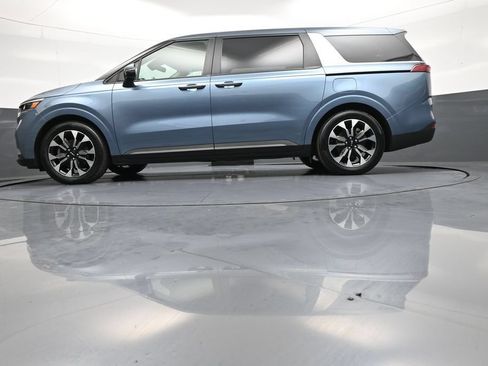 Used 2024 Kia Carnival EX FWD image 34