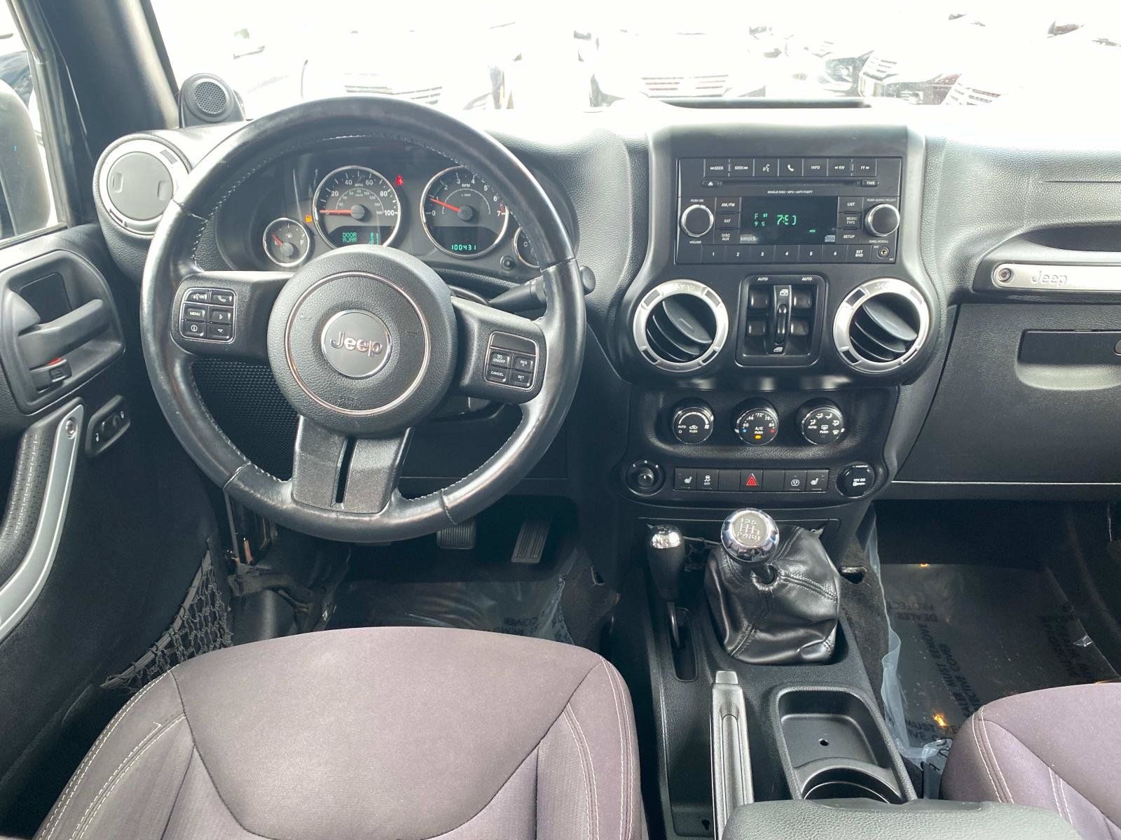 Used 2014 Jeep Wrangler Unlimited Sahara w/ Connectivity Group AWD/4WD image 12