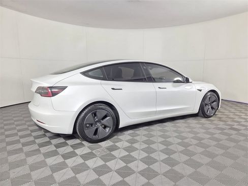 Used 2023 Tesla Model 3 Standard Range image 5