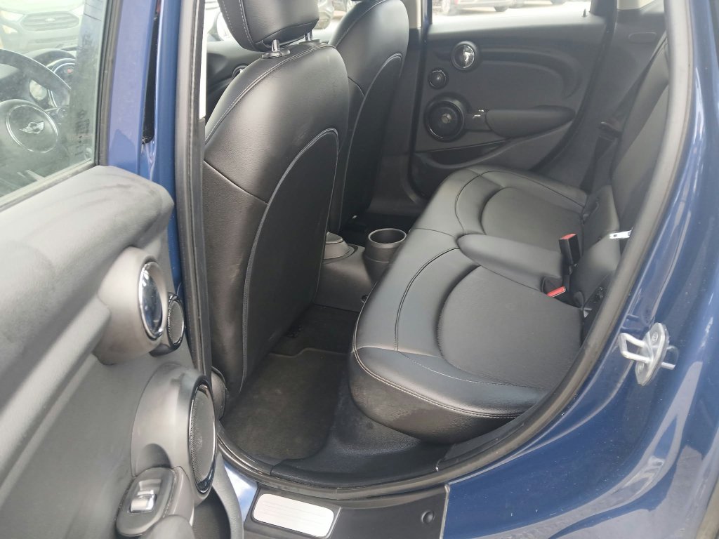 Used 2018 MINI Cooper 4-Door Hardtop FWD image 11