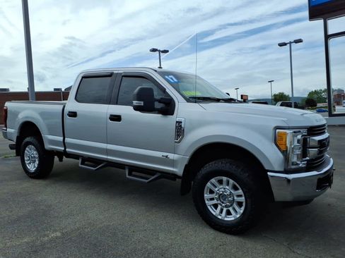 Used 2017 Ford F250 XLT AWD/4WD image 6