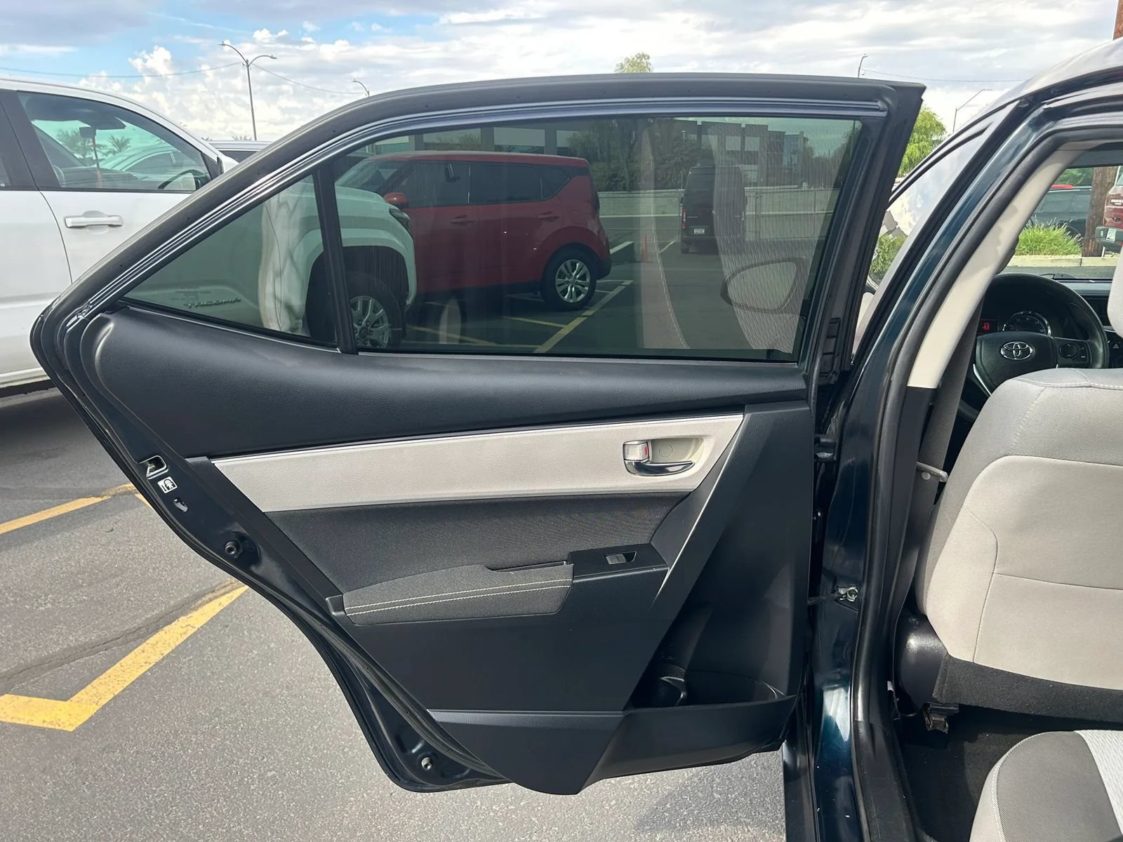 Used 2019 Toyota Corolla LE FWD image 18