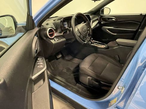 Used 2024 Chevrolet Trax RS w/ Driver Confidence Package FWD image 17