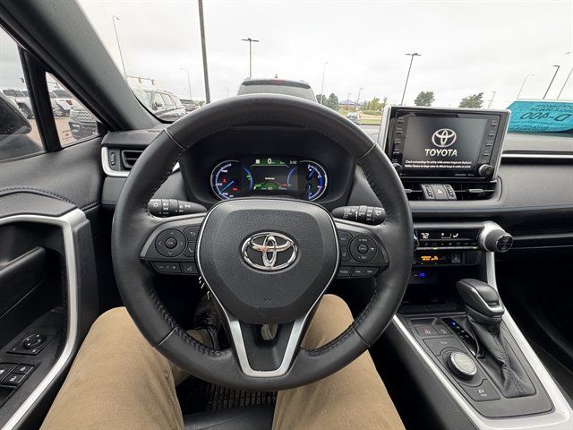 Used 2021 Toyota RAV4 XSE w/ XSE Grade Weather Package AWD/4WD image 11