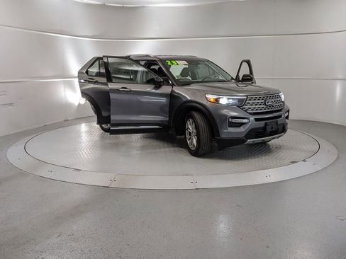 Used 2023 Ford Explorer Limited image 7