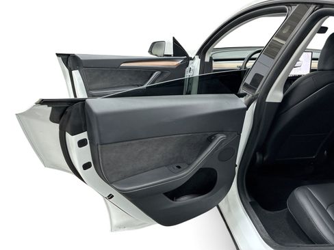 Certified 2023 Tesla Model Y Long Range AWD/4WD image 10