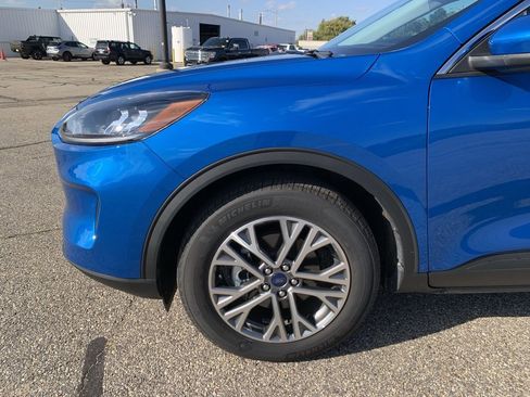 Used 2021 Ford Escape SEL image 2