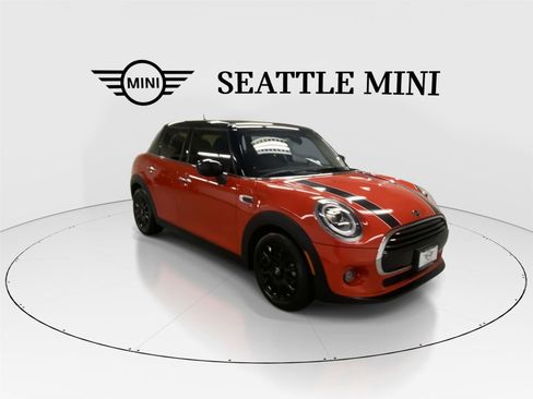 Used 2020 MINI Cooper 4-Door Hardtop FWD image 2