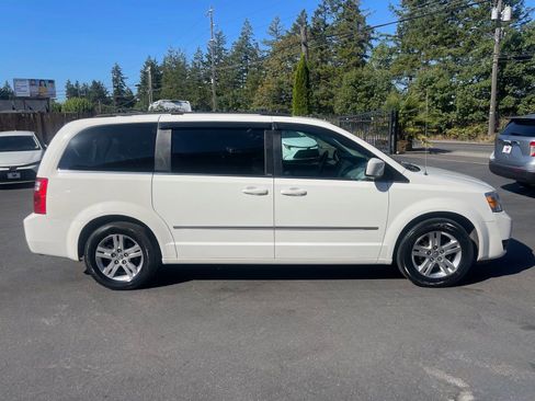 Used 2010 Dodge Grand Caravan SXT image 8