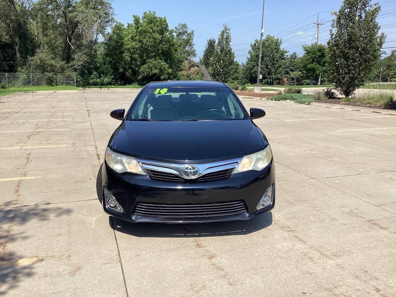 Used 2014 Toyota Camry XLE w/ Leather Package FWD image 2