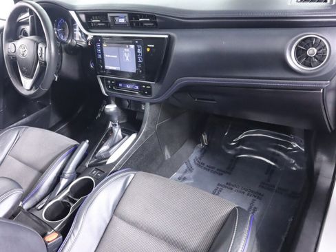 Used 2017 Toyota Corolla SE w/ SE Premium Package FWD image 39