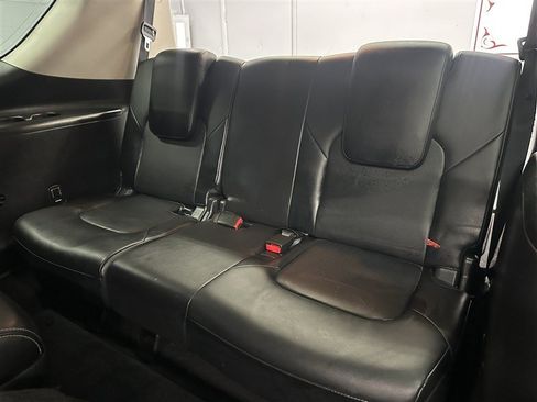 Used 2016 INFINITI QX80 4WD w/ Deluxe Technology Package image 4