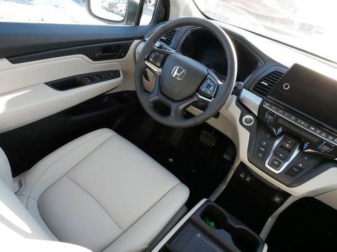 Certified 2026 Honda Odyssey EX-L image 9