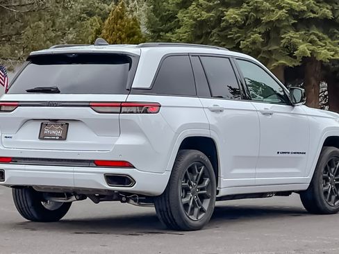 Used 2025 Jeep Grand Cherokee Limited 4xe image 4