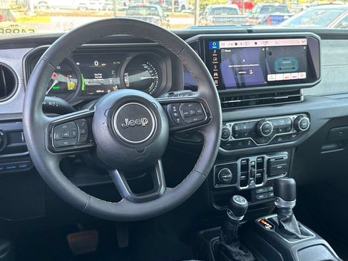 Used 2024 Jeep Wrangler Unlimited w/ Convenience Group AWD/4WD image 30