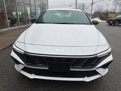 Used 2025 Hyundai Elantra Sport image 2