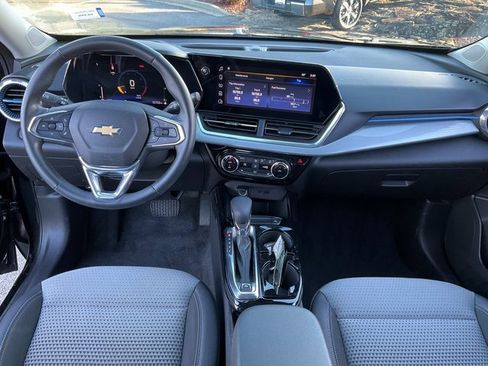 Used 2024 Chevrolet Trax LT w/ Driver Confidence Package image 4