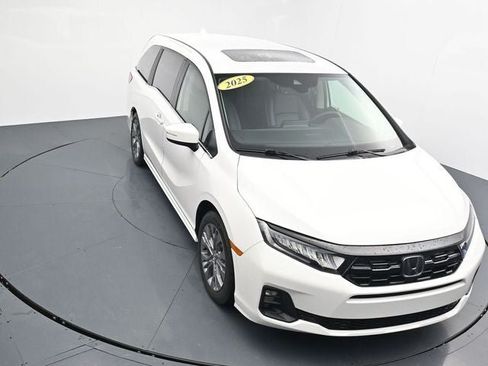 Used 2025 Honda Odyssey Touring image 18