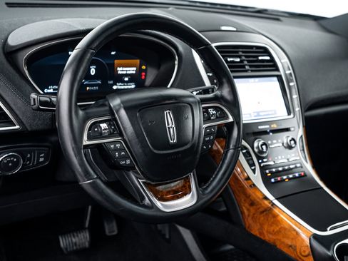 Used 2019 Lincoln Nautilus Reserve image 10