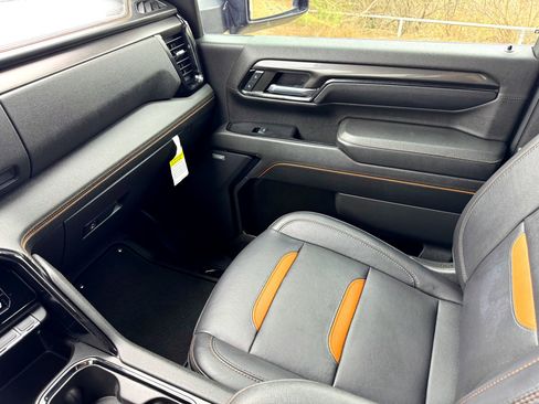 Used 2024 GMC Sierra 2500 AT4 w/ AT4 Preferred Package image 33