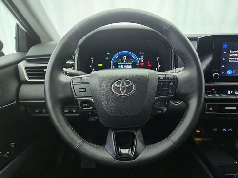 Used 2025 Toyota Camry LE w/ Convenience Package image 15